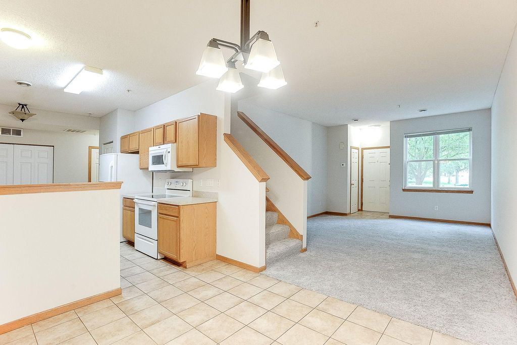 5040 Holly Lane N 3, Plymouth, MN 55446