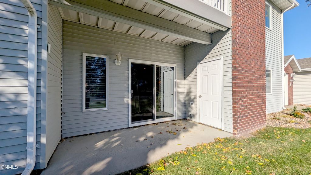 3025 Marina Road SE, Mandan, ND 58554 photo 2