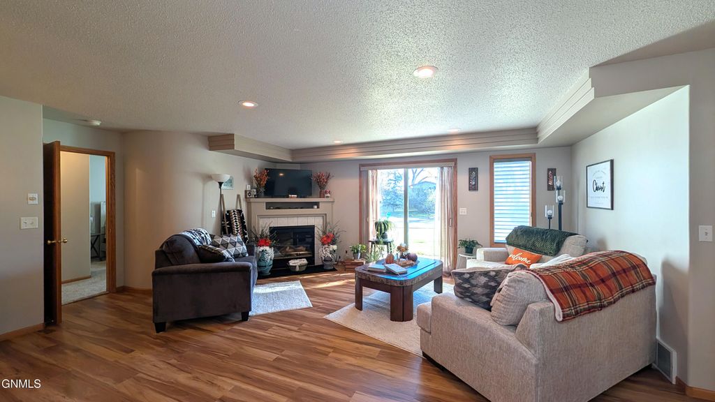 3025 Marina Road SE, Mandan, ND 58554 photo 3