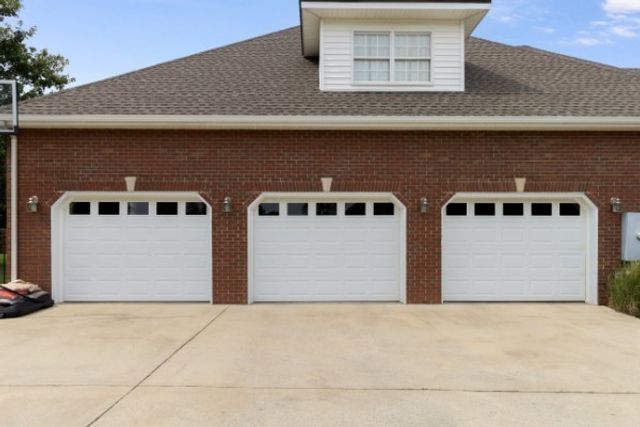 323 Ridgecrest Dr, Winchester, TN 37398