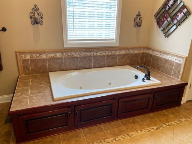 323 Ridgecrest Dr, Winchester, TN 37398