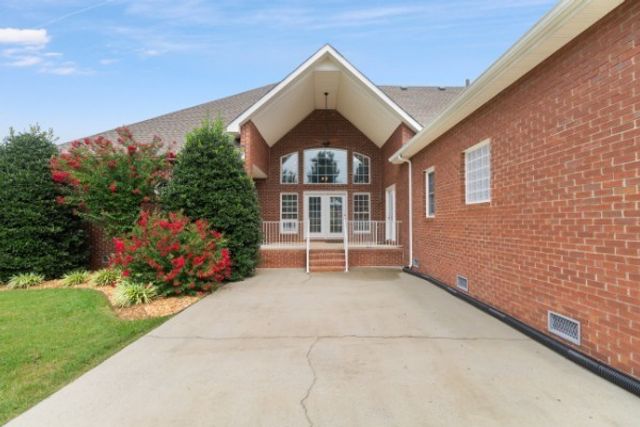 323 Ridgecrest Dr, Winchester, TN 37398