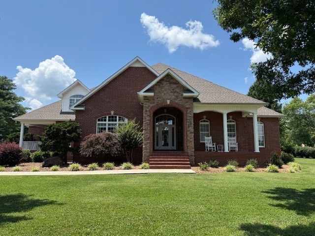 323 Ridgecrest Dr, Winchester, TN 37398