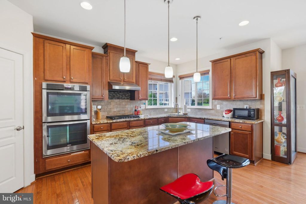 Image 10 of property listing at 17511 TOBOGGAN LN, Rockville, MD 20855
