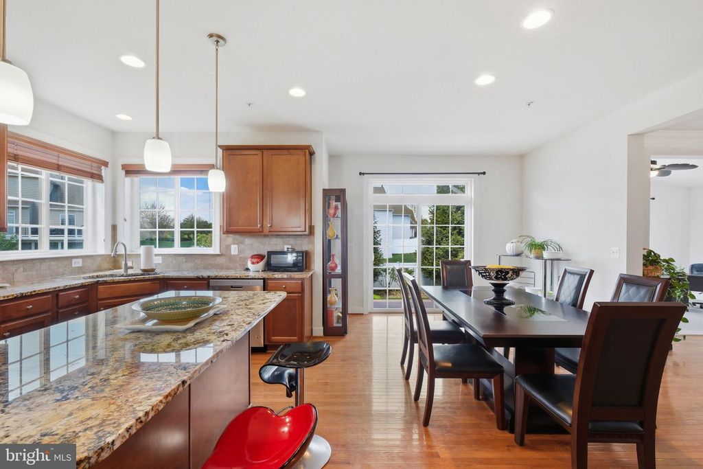 Image 13 of property listing at 17511 TOBOGGAN LN, Rockville, MD 20855