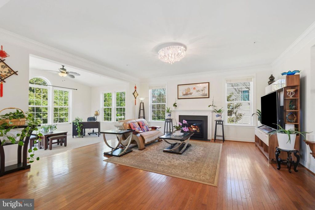 Image 17 of property listing at 17511 TOBOGGAN LN, Rockville, MD 20855