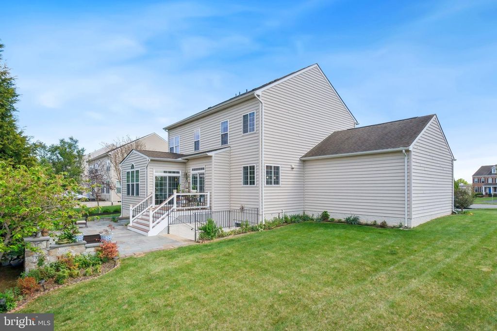 Image 2 of property listing at 17511 TOBOGGAN LN, Rockville, MD 20855