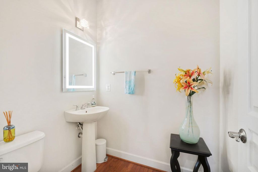 Image 21 of property listing at 17511 TOBOGGAN LN, Rockville, MD 20855