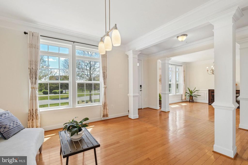 Image 6 of property listing at 17511 TOBOGGAN LN, Rockville, MD 20855