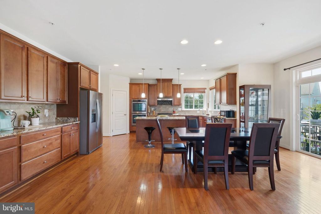Image 9 of property listing at 17511 TOBOGGAN LN, Rockville, MD 20855