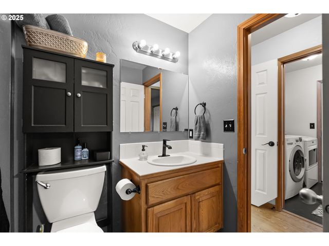 1880 MANIHI Dr, Eugene, OR 97404