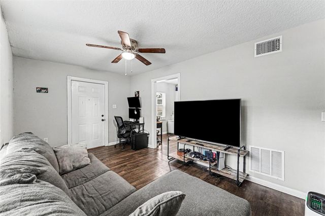 1024 GRANT AVENUE, Mount Dora, FL 32757