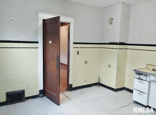 1605 W MARTIN Street, Peoria, IL 61605