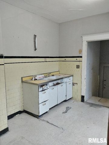 1605 W MARTIN Street, Peoria, IL 61605