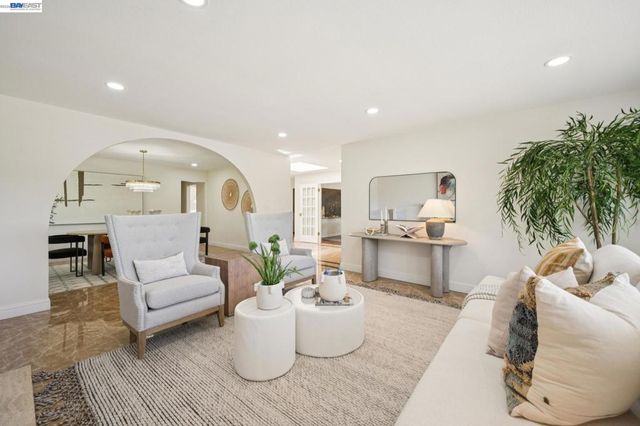 26918 Claiborne Ct, Hayward, CA 94542