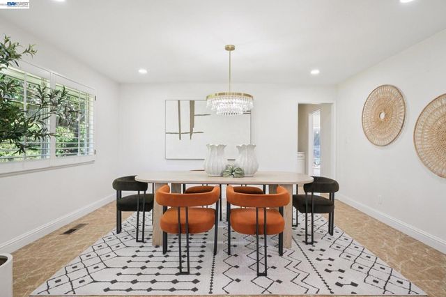 26918 Claiborne Ct, Hayward, CA 94542