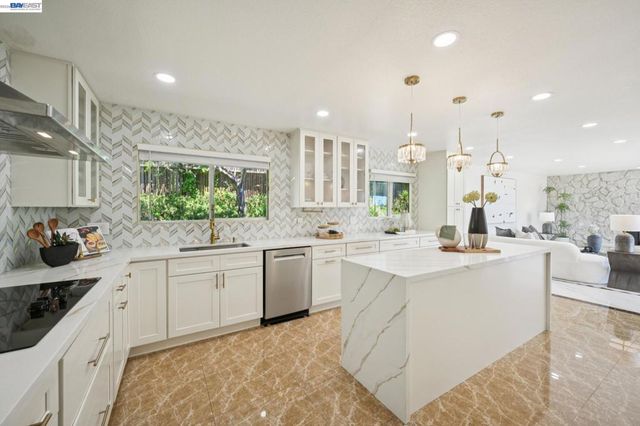 26918 Claiborne Ct, Hayward, CA 94542