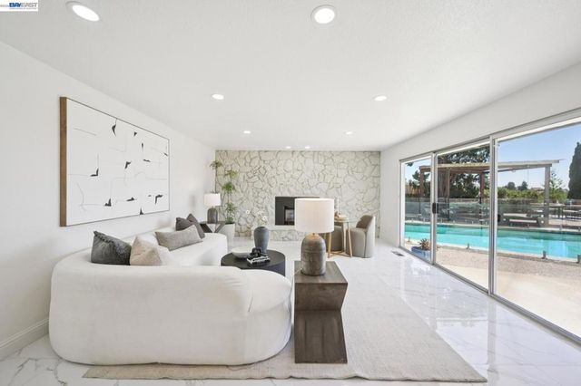 26918 Claiborne Ct, Hayward, CA 94542
