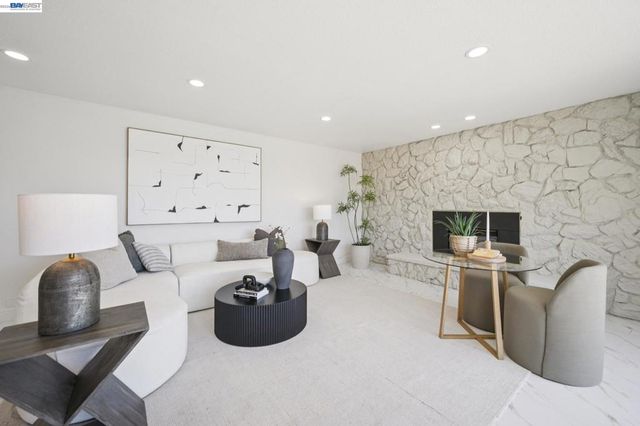 26918 Claiborne Ct, Hayward, CA 94542