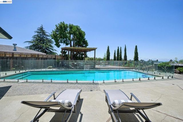 26918 Claiborne Ct, Hayward, CA 94542