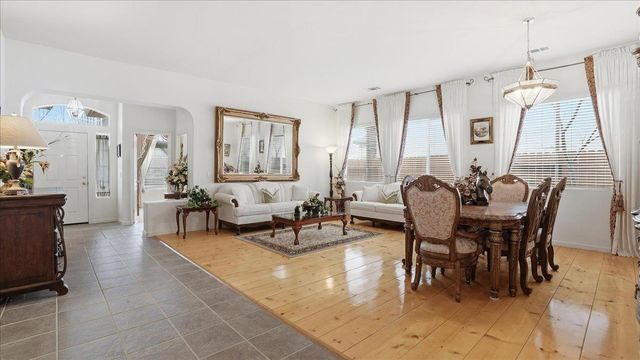 2271 Robert Gabriel Dr, Tracy, CA 95377