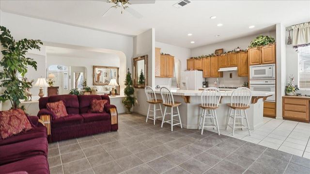 2271 Robert Gabriel Dr, Tracy, CA 95377