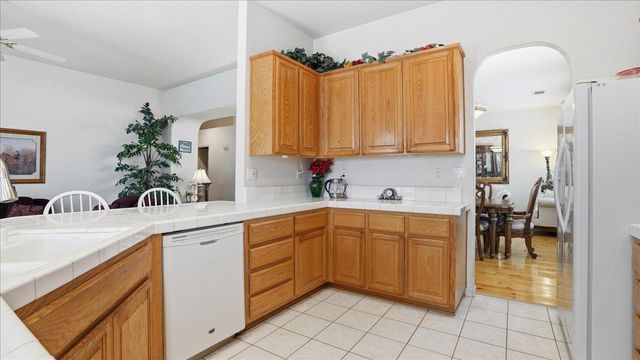 2271 Robert Gabriel Dr, Tracy, CA 95377