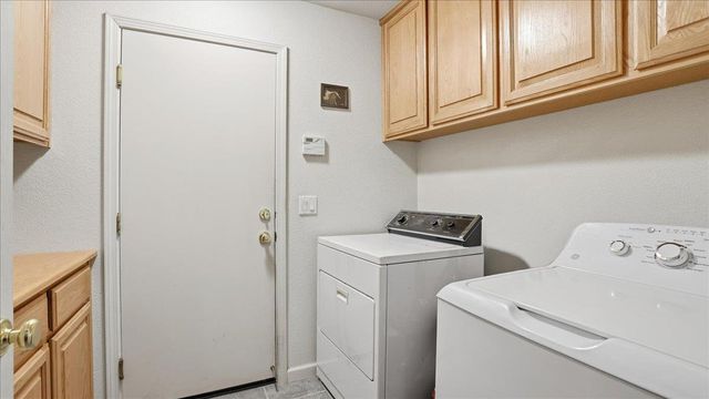 2271 Robert Gabriel Dr, Tracy, CA 95377