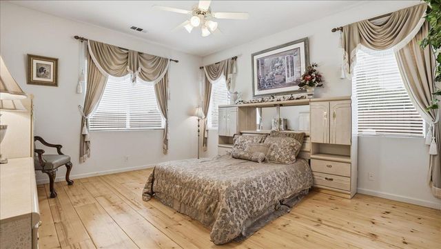 2271 Robert Gabriel Dr, Tracy, CA 95377