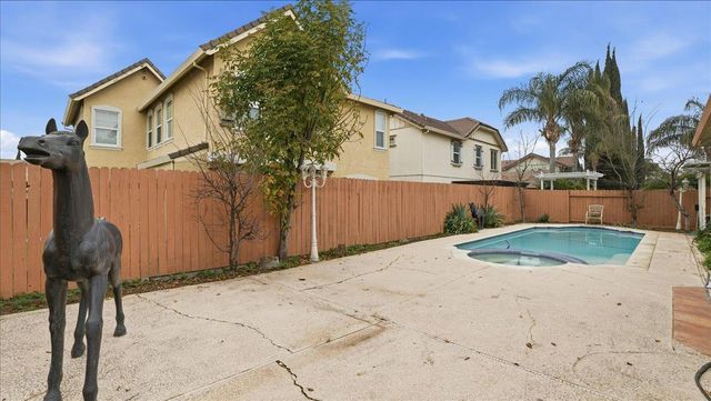 2271 Robert Gabriel Dr, Tracy, CA 95377
