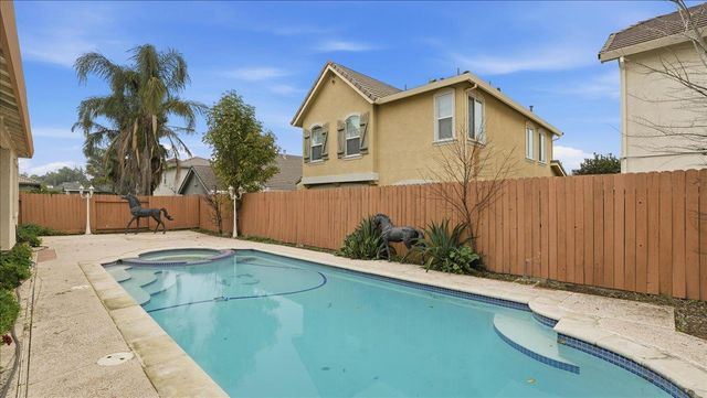 2271 Robert Gabriel Dr, Tracy, CA 95377