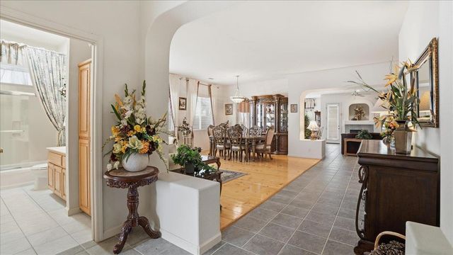 2271 Robert Gabriel Dr, Tracy, CA 95377