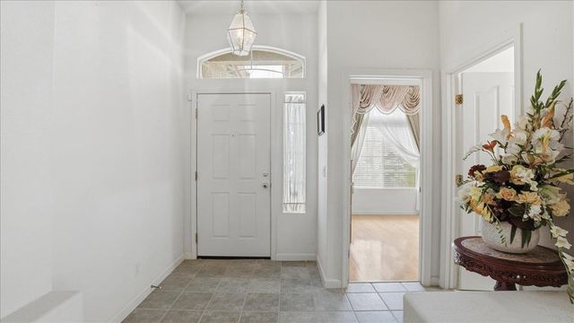 2271 Robert Gabriel Dr, Tracy, CA 95377