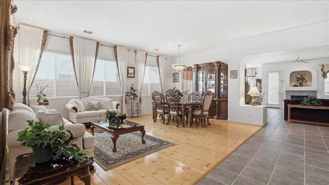 2271 Robert Gabriel Dr, Tracy, CA 95377