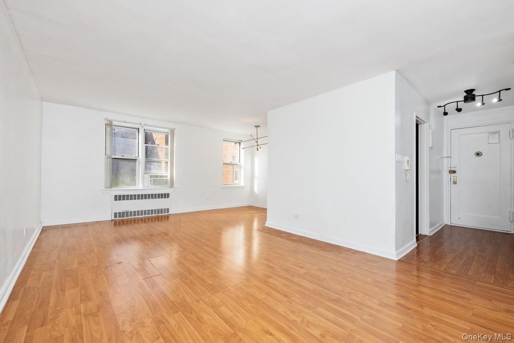 67-10 108th Street 4A, Forest Hills, NY 11375 — photo 2