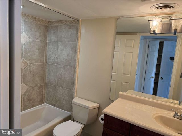 3 PALADIN DR, Wilmington, DE 19802