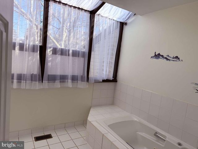 3 PALADIN DR, Wilmington, DE 19802