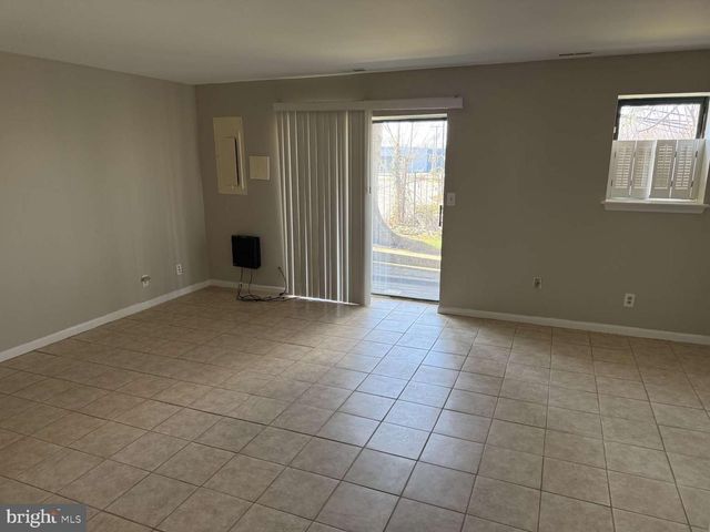 3 PALADIN DR, Wilmington, DE 19802