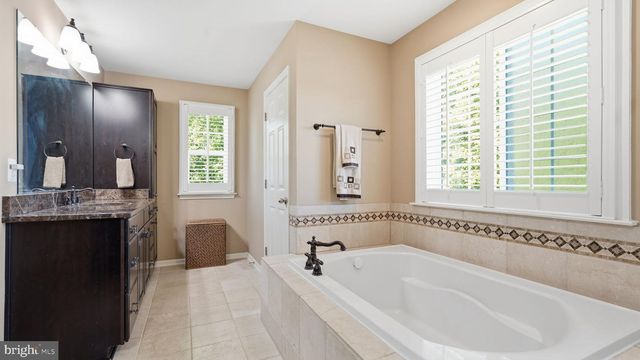 8025 SIDE HILL DR, Warrenton, VA 20187