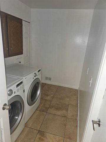 1614 Caliper Drive, Troy, MI 48084