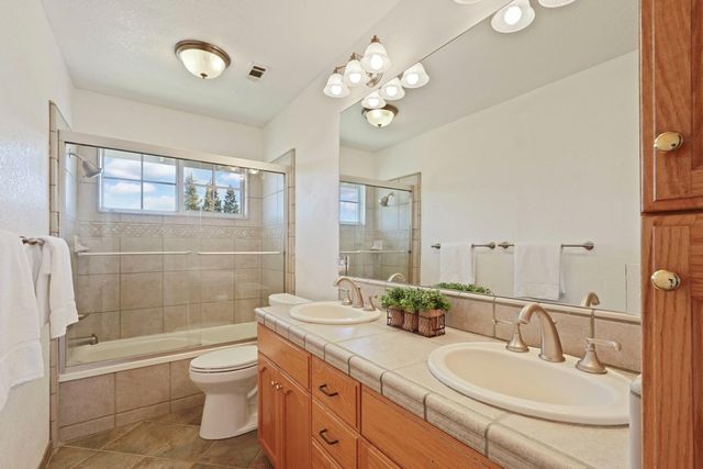 18432 Ironstone St, Woodbridge, CA 95258