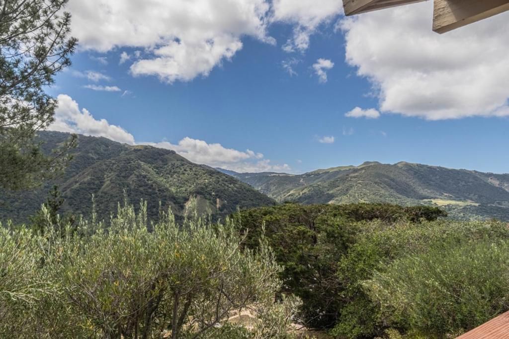 Image 28 of property listing at 195 Laurel Drive, Carmel Valley, CA 93924