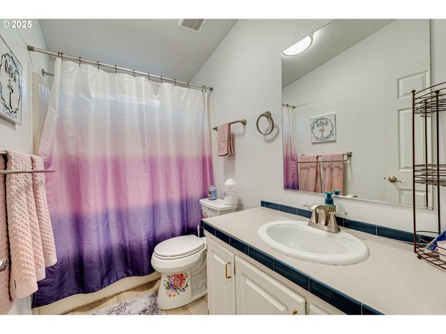 5606 Ne 68TH St, Vancouver, WA 98661