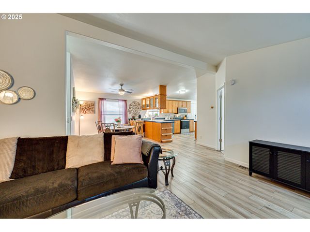 5606 Ne 68TH St, Vancouver, WA 98661