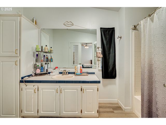 5606 Ne 68TH St, Vancouver, WA 98661