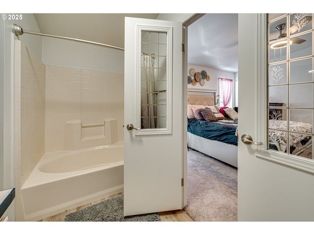 5606 Ne 68TH St, Vancouver, WA 98661