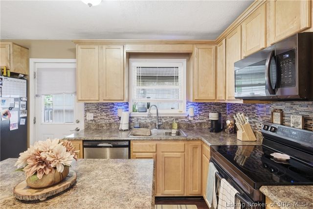 501 Circle Drive, Sellersburg, IN 47172