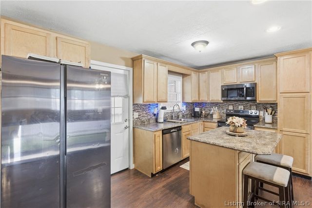 501 Circle Drive, Sellersburg, IN 47172