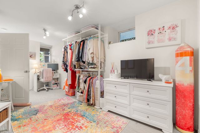 41 Farragut 1, Boston, MA 02127