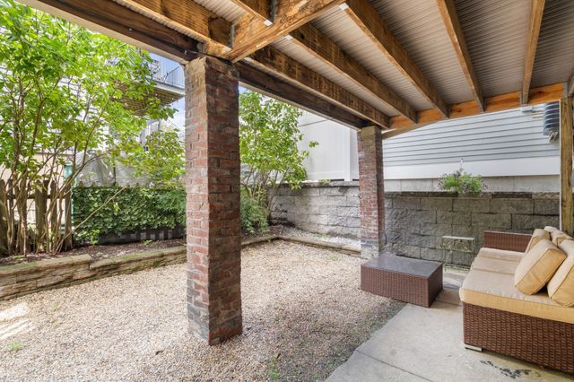 41 Farragut 1, Boston, MA 02127